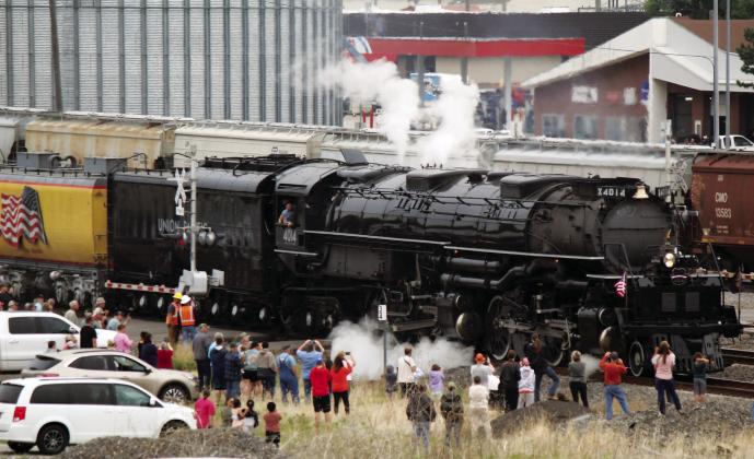 After a 30-minute stop in Gothenburg on May 28, Union Pacific’s Big Boy steam locomotive fired back up, blew it’s iconic whistle, and began making its way east. The train is currently on a celebrate America’s 250th tour across the country. (Leader photo by Ellen Mortensen)