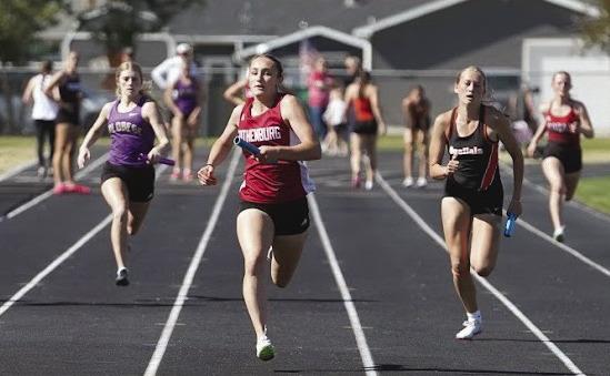 Ellaray Koch comes down the home stretch in the final leg of the women’s 4x100m relay to win gold at the SWC meet last week in Cozad. (Leader photos by Charity Wyatt)