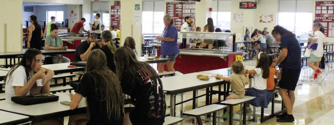Families and students were treated to a free hot dog supper during the Back-to-School open house at Gothenburg Public Schools on Monday, Aug. 17. (Leader photos by Ellen Mortensen)