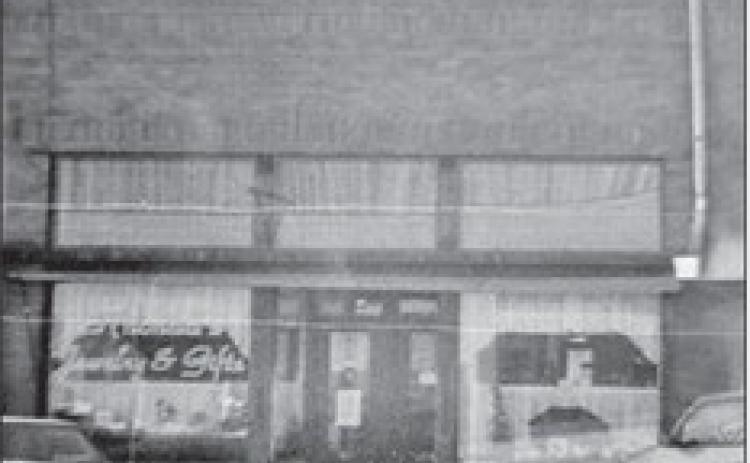 2006 – A piece of Gothenburg history would be closing. With the retirement of Rhonda Jobman, owner of Rhonda’s Jewelry, the building that housed a jewelry store for 96 years would be empty. (Photo courtesy Gothenburg Historical Museum)