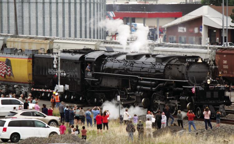 After a 30-minute stop in Gothenburg on May 28, Union Pacific’s Big Boy steam locomotive fired back up, blew it’s iconic whistle, and began making its way east. The train is currently on a celebrate America’s 250th tour across the country. (Leader photo by Ellen Mortensen)