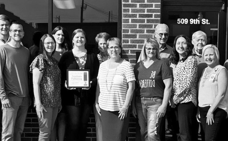 Leader Receives Chamber Recognition