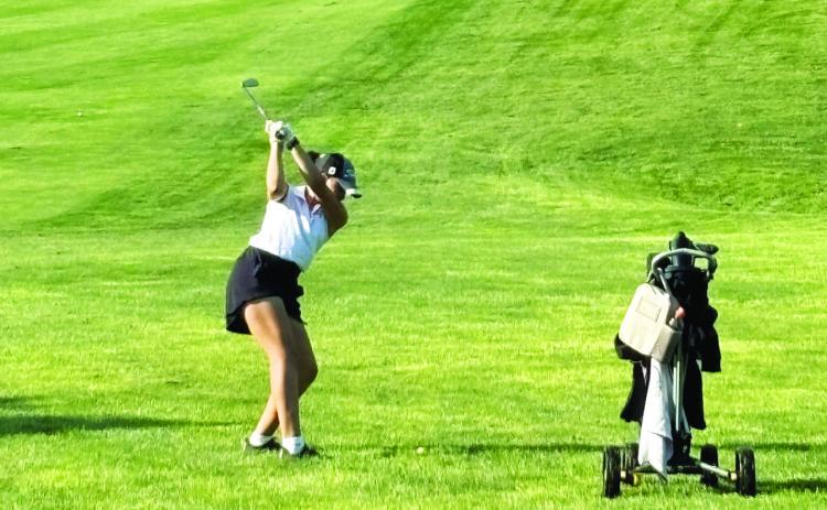 Young Golf Team Tees Off Season in Kearney